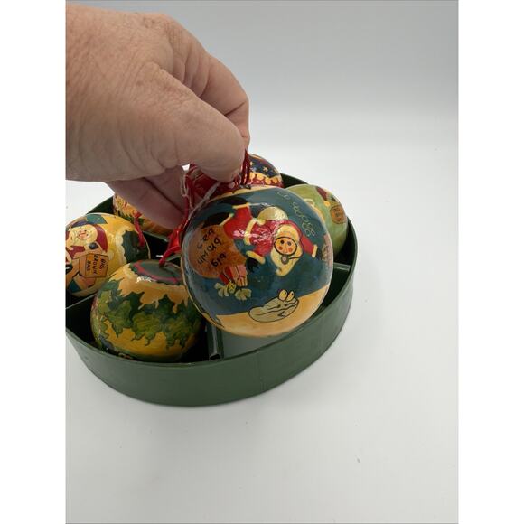 Vintage Bloomingdales Florida Christmas Ornament Balls Paper Mache Set of 7 New - Picture 8 of 16